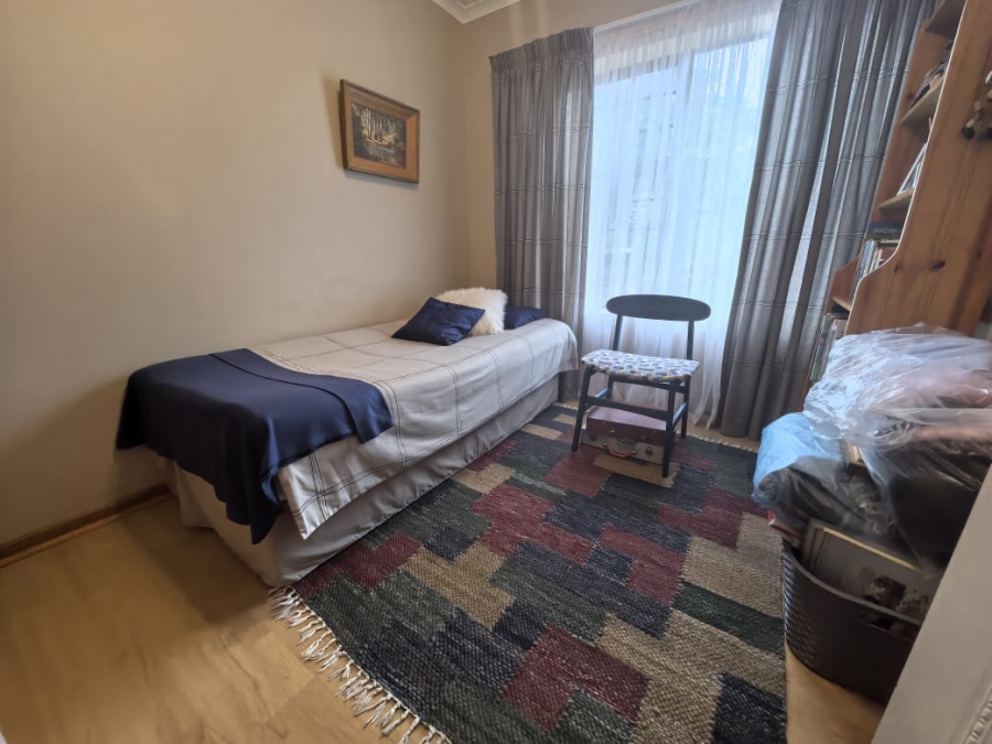 5 Bedroom Property for Sale in Reebok Western Cape